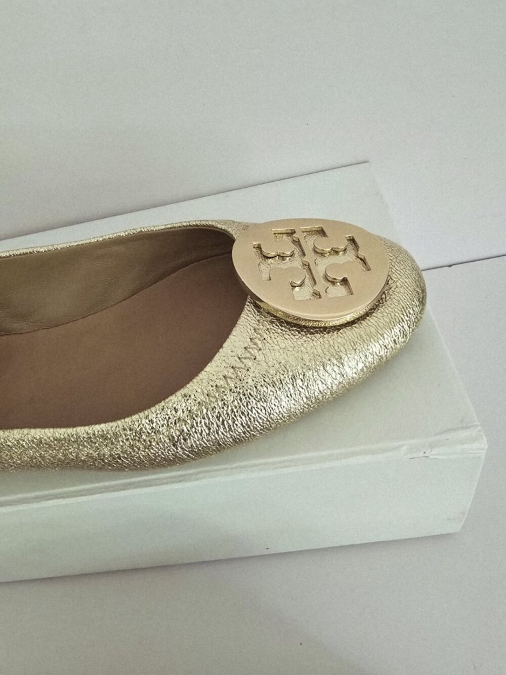 Tory Burch Minnie Travel Ballet Flats 6 Metallic Gold Slip On Leather Shoes - Picture 4 of 12